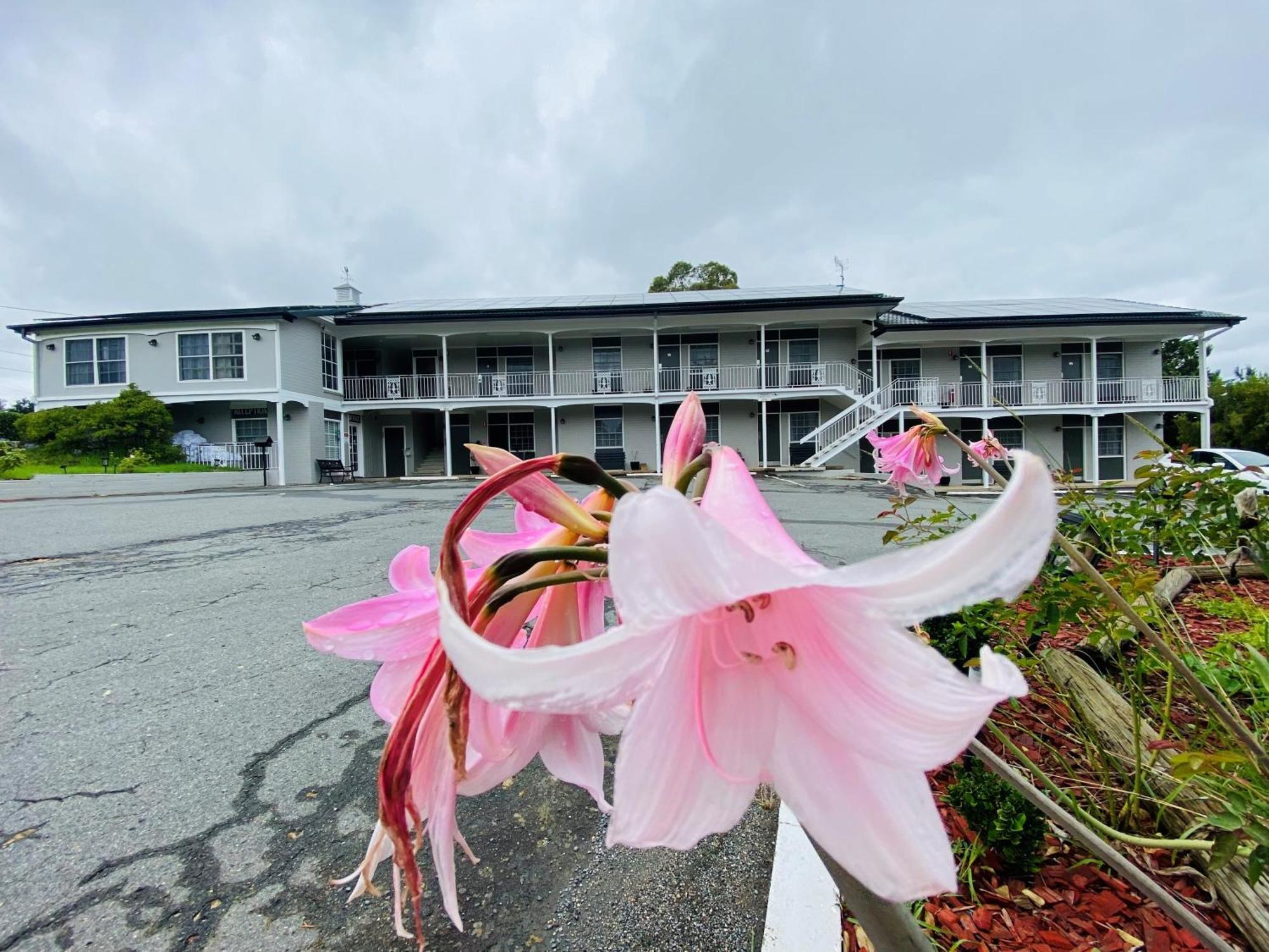 Colonial Lodge Motor Inn Yass Exterior foto
