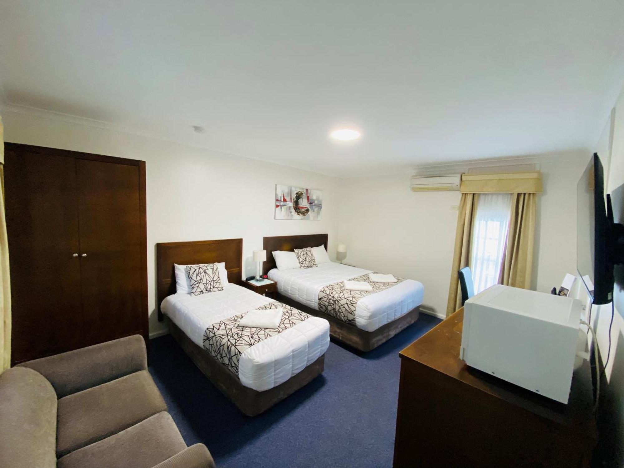 Colonial Lodge Motor Inn Yass Exterior foto